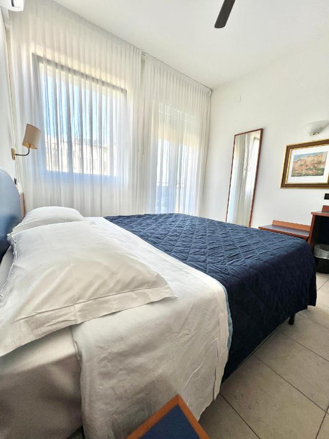 Hotel B&B Montecarlo Milano Marittima Eksteriør billede