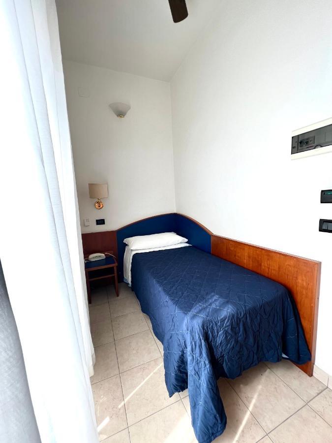 Hotel B&B Montecarlo Milano Marittima Eksteriør billede