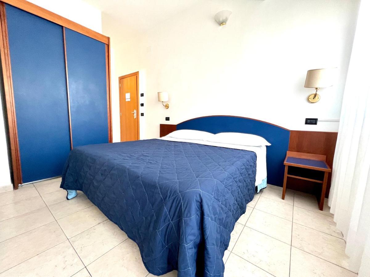 Hotel B&B Montecarlo Milano Marittima Eksteriør billede