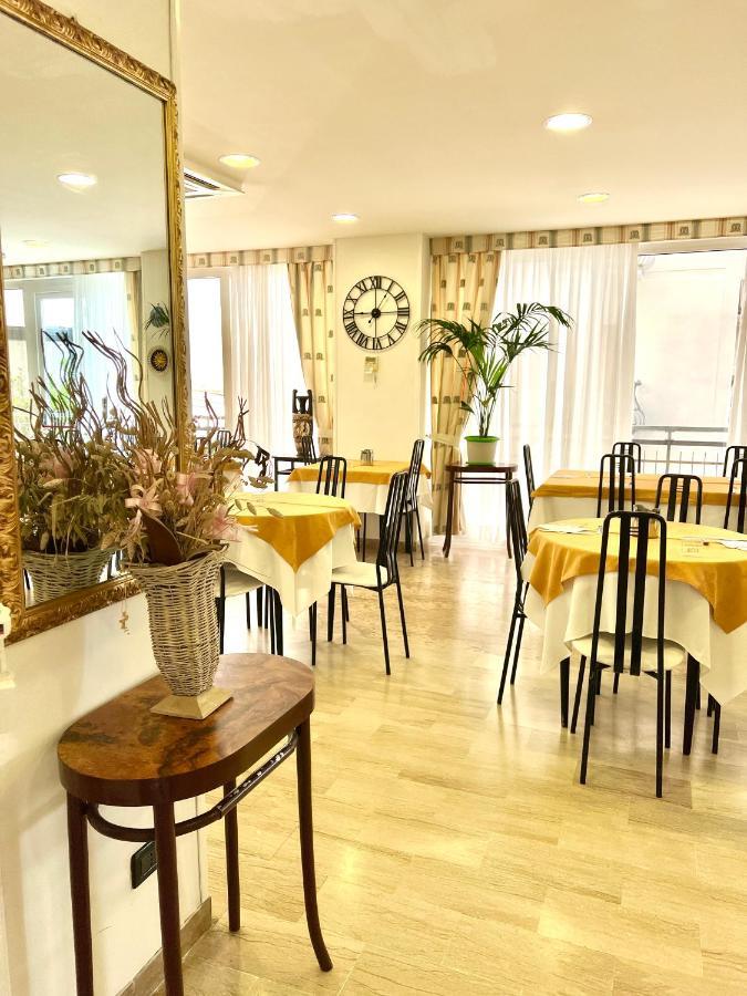 Hotel B&B Montecarlo Milano Marittima Eksteriør billede