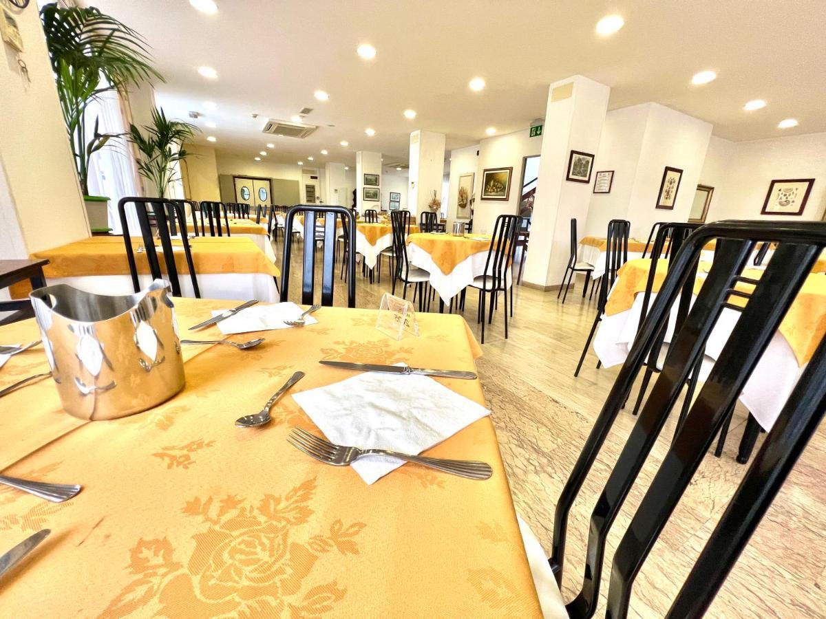 Hotel B&B Montecarlo Milano Marittima Eksteriør billede